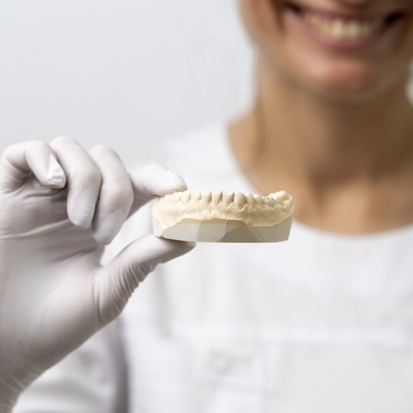 close-up-dentist-instruments (2)